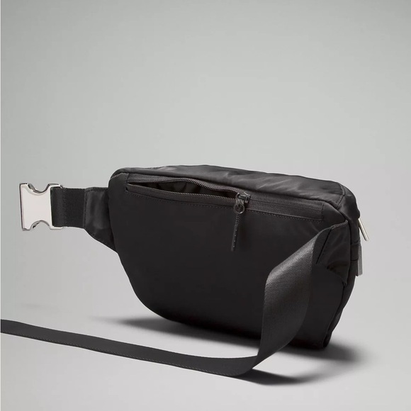 Lululemon City Adventurer Belt Bag 2.5L (submarine) - Picture 5 of 5